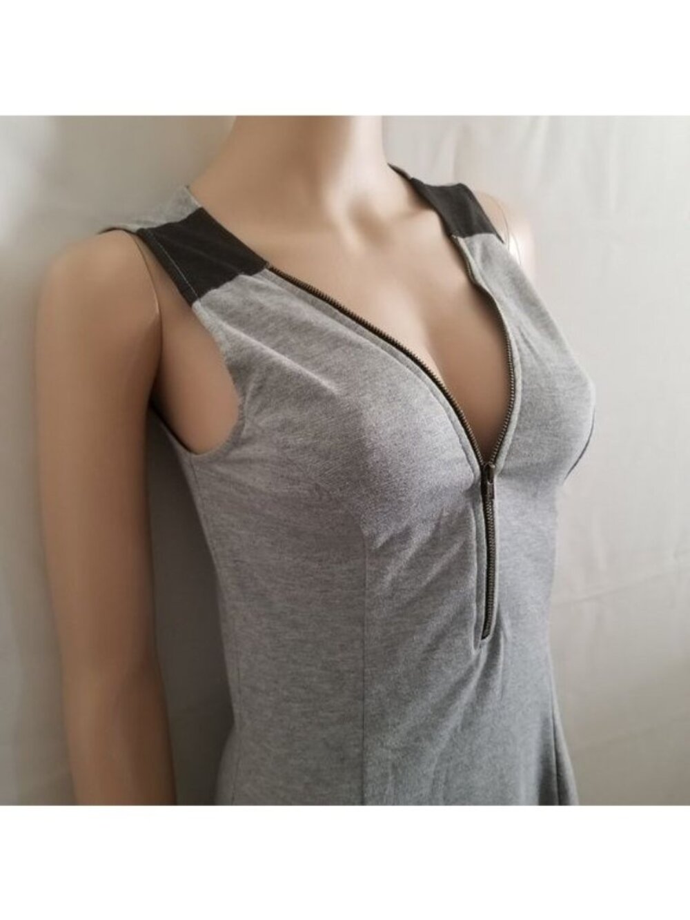 Monteau Women's Gray Knit Zippered V-Neckline High Low Hem Dress Size Small - Picture 5 of 6